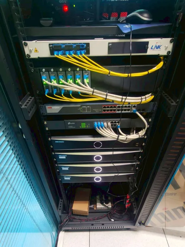 ตู้ Server และสาย Fiber ของระบบกล้อง