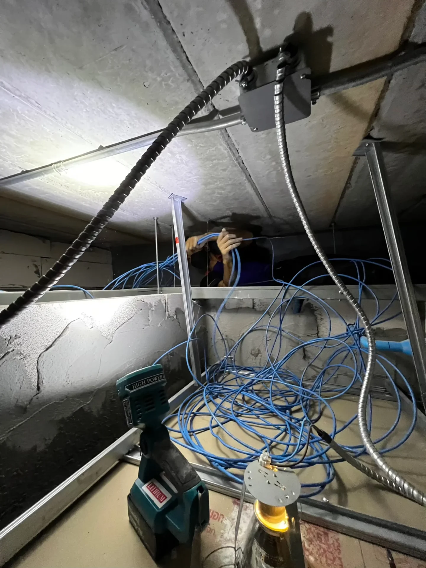 งานวางระบบกล้องวงจรปิดในพื้นที่ใช้งานจริงโดยทีม Shadjan