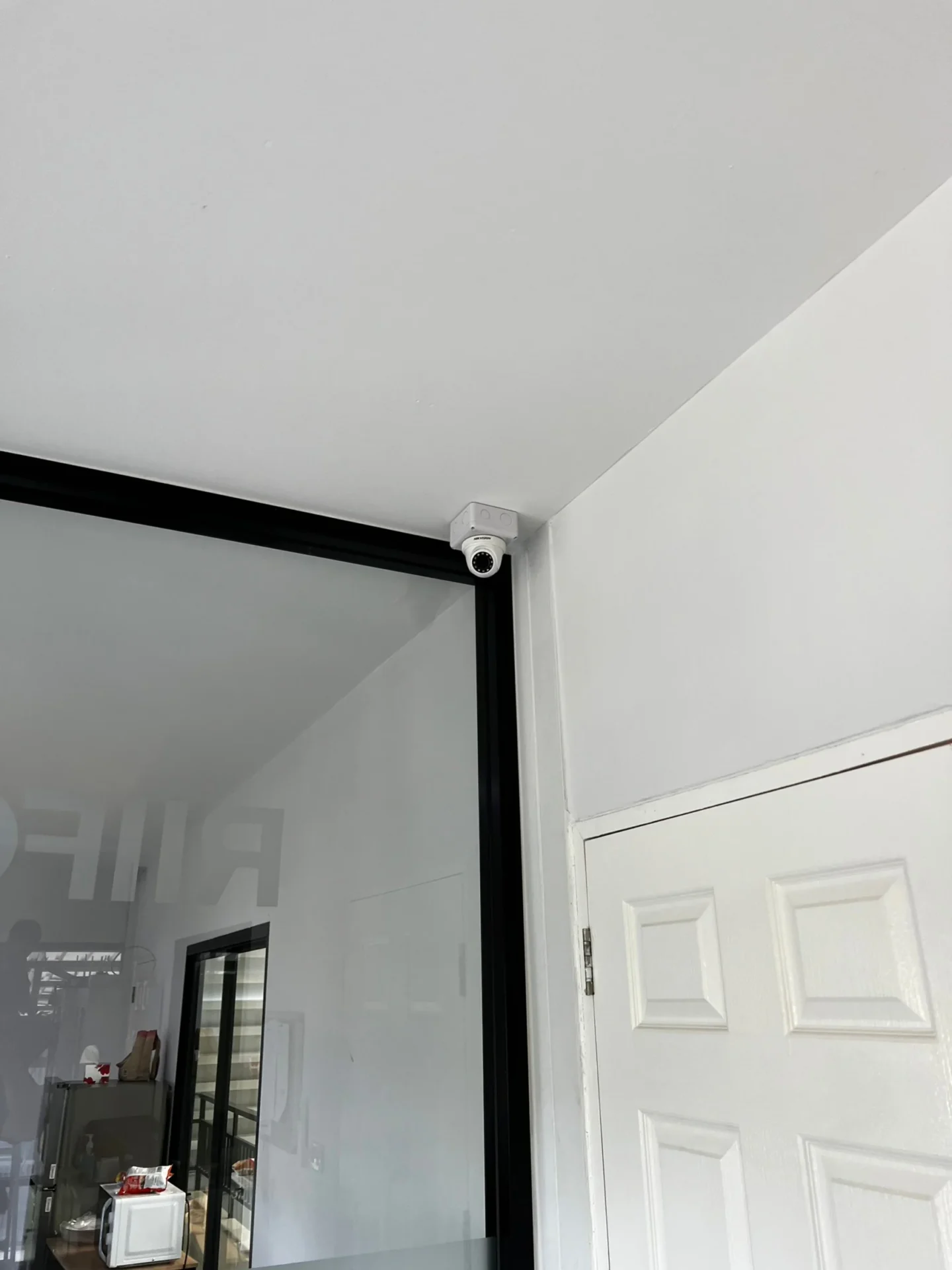 งานติดตั้งกล้องวงจรปิดพื้นที่คลังสินค้าภายในอาคารโดยทีม Shadjan