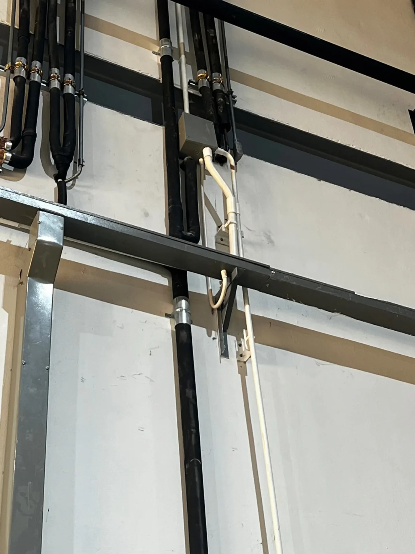 งานเดินสายท่อร้อยสายกล้องวงจรปิดมาตรฐาน