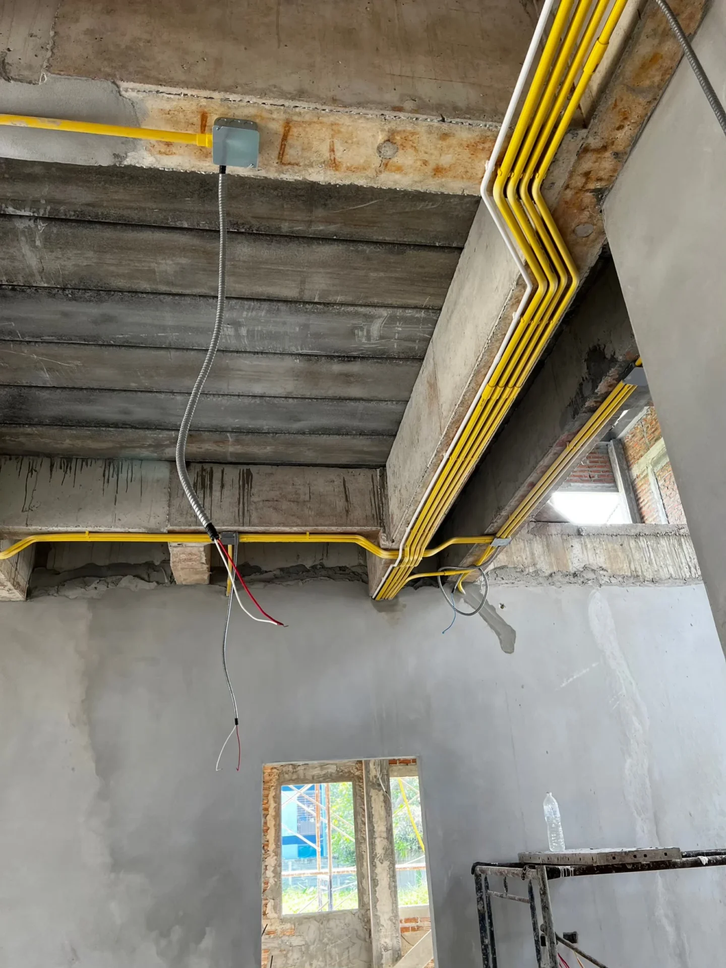 งานเดินท่อและวางจุดกล้องวงจรปิดภายในบ้านระหว่างก่อสร้าง