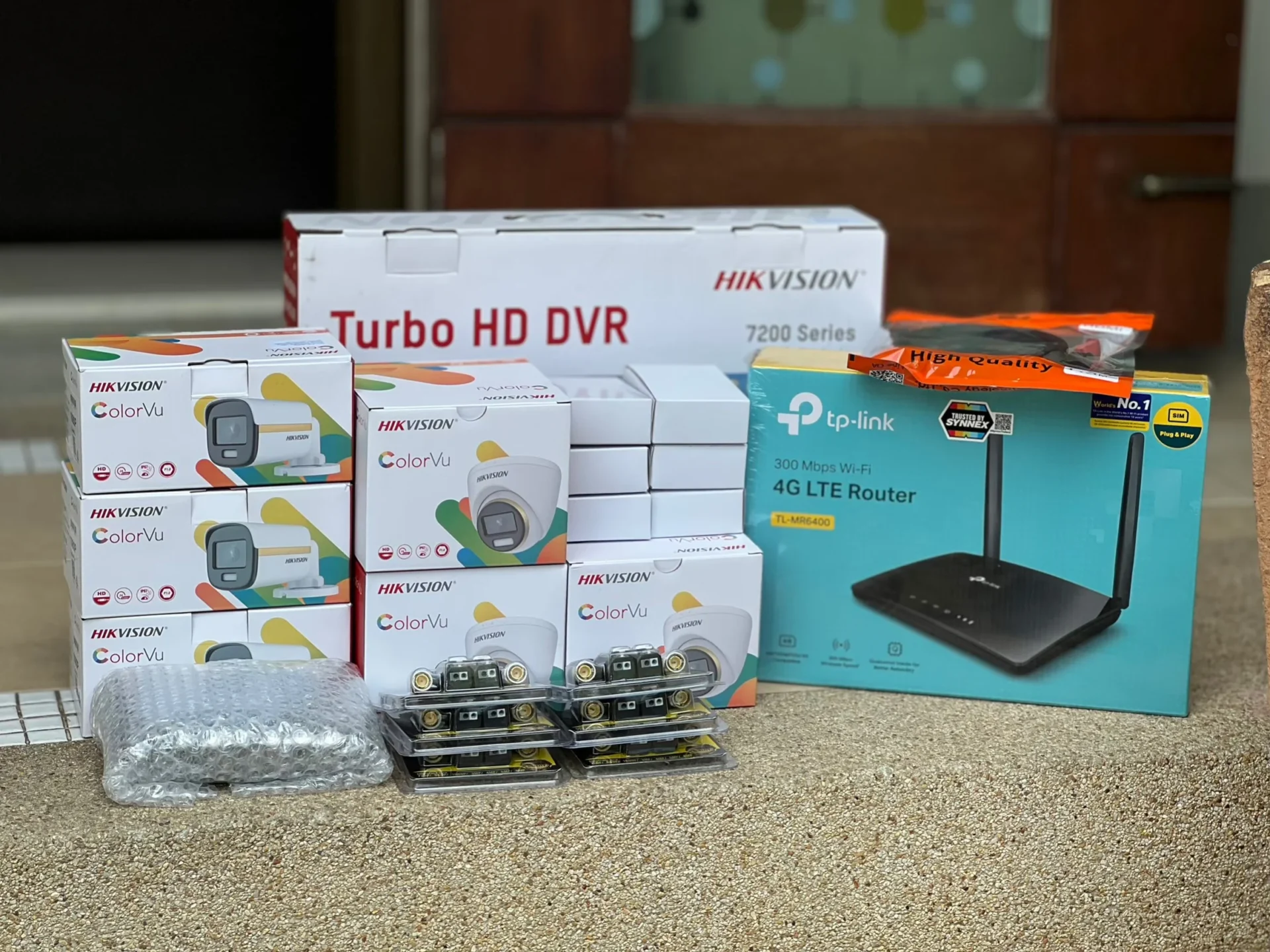 ชุดอุปกรณ์ Hikvision สำหรับงานติดตั้งกล้องวงจรปิดบ้านพร้อมใช้งาน