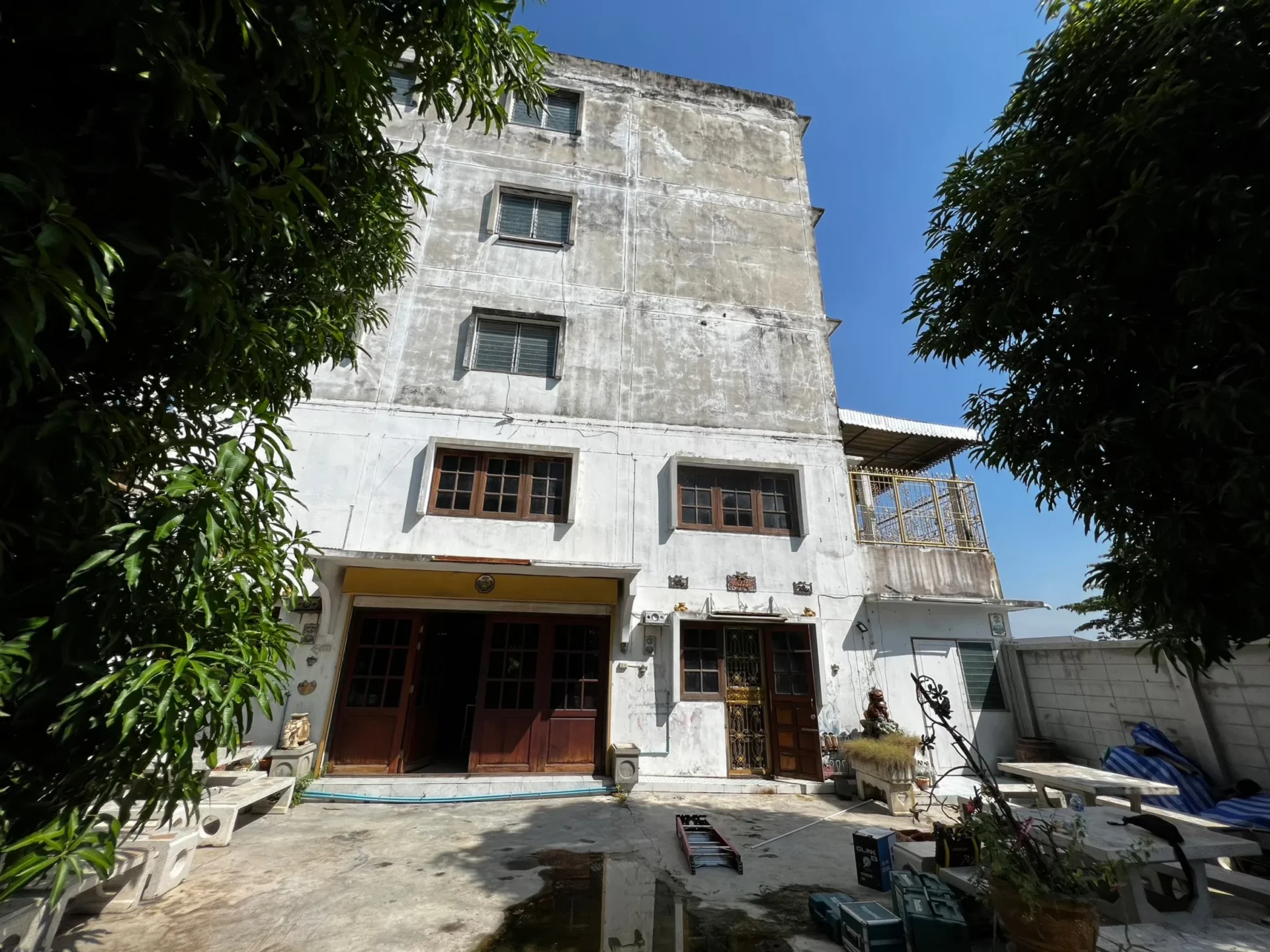 งานติดตั้งกล้องวงจรปิดอาคารสำนักงานและพื้นที่จอดรถโดยทีม Shadjan