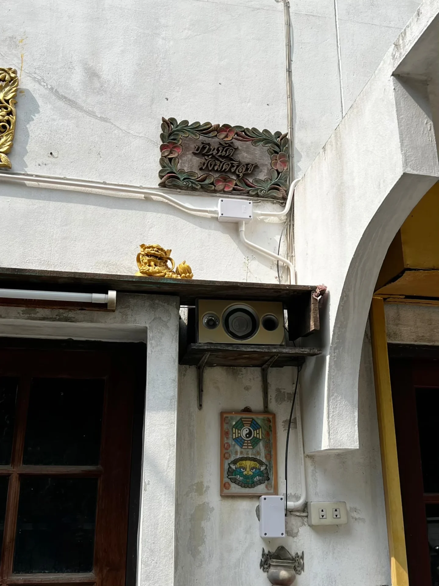 มุมหน้างานติดตั้งกล้องวงจรปิดและแนวเก็บงานโดยทีม Shadjan