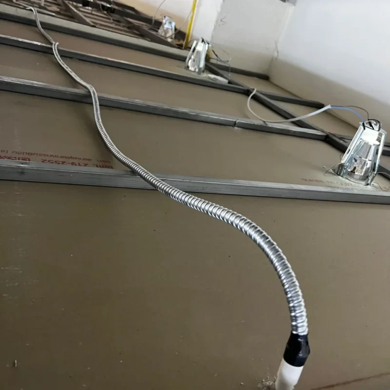 จุดติดตั้งกล้องและงานเก็บสายใต้ชายคาอาคารโดยทีม Shadjan